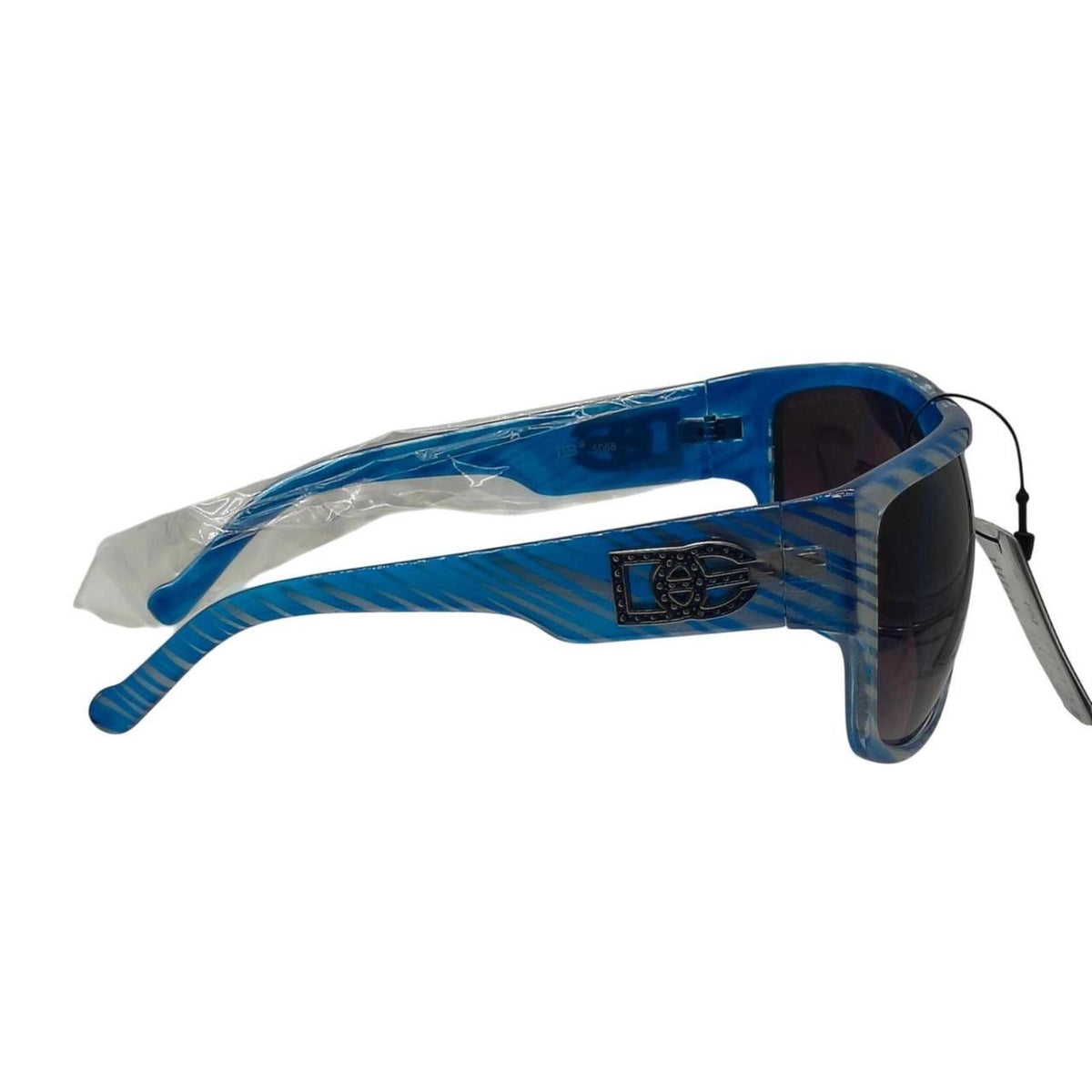 633 Blue and white striped sunglasses with a sporty vibe - Danisak