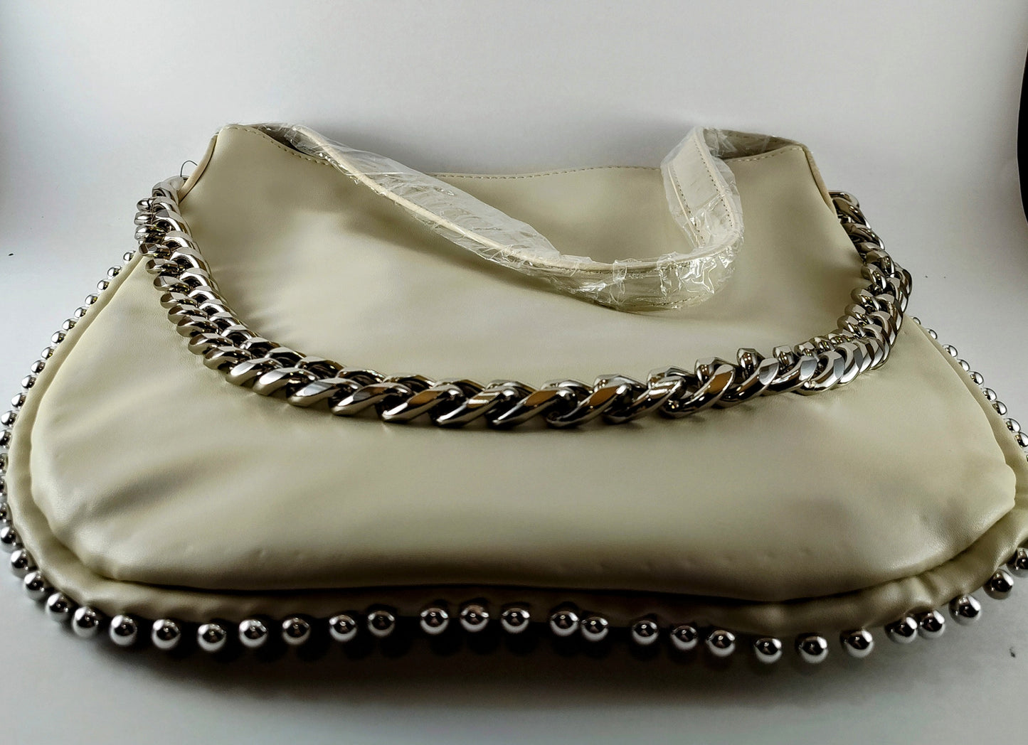 Ivory Faux Leather Chain Strap Shoulder Clutch – Elegant & Versatile P 129
