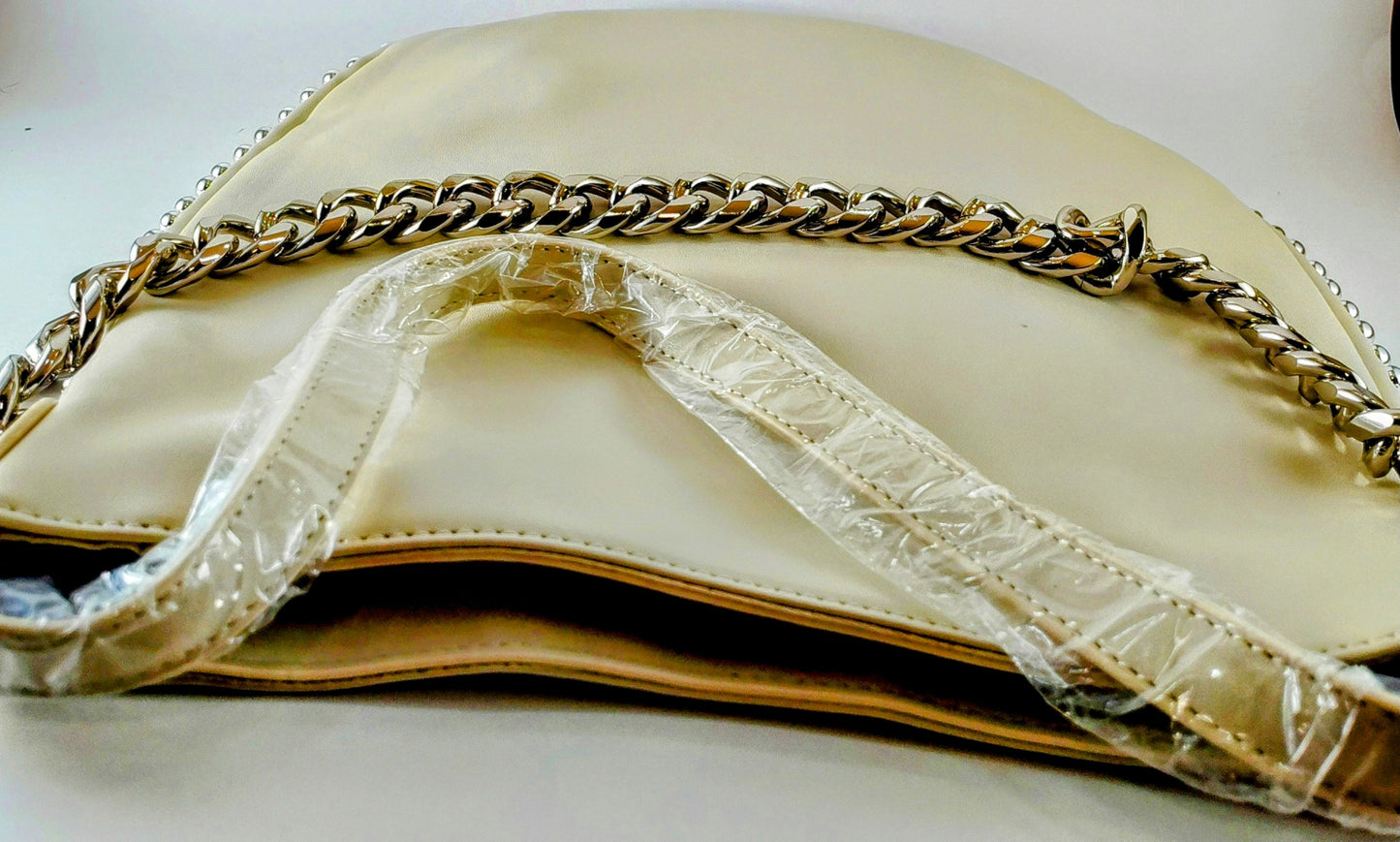 Ivory Faux Leather Chain Strap Shoulder Clutch – Elegant & Versatile P 129