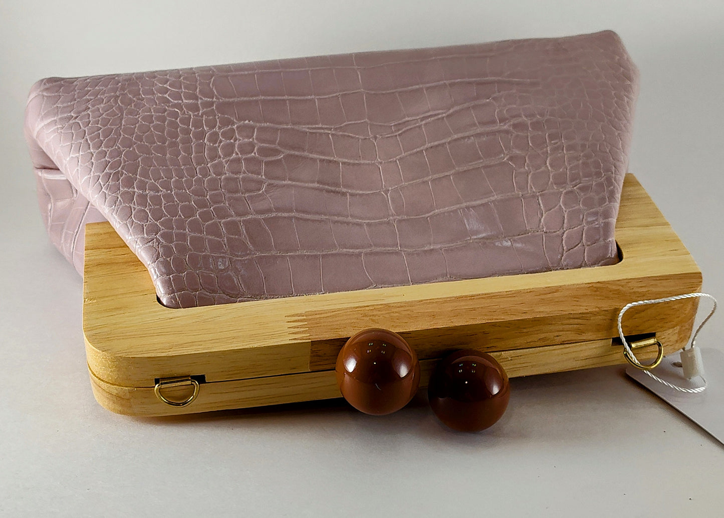 "Elegant Mauve Crocodile-Embossed Handbag with Chic Chain Strap"