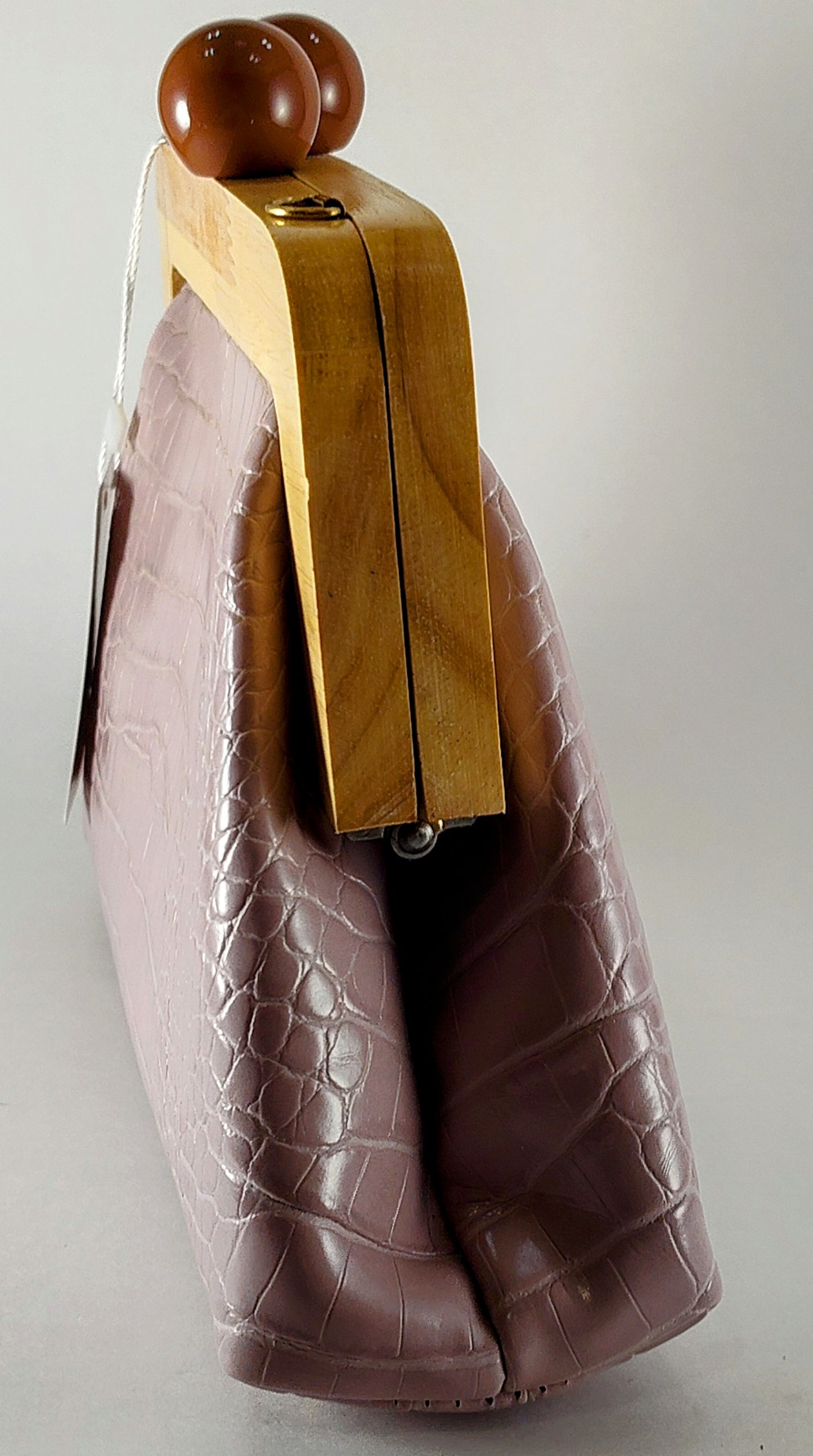 "Elegant Mauve Crocodile-Embossed Handbag with Chic Chain Strap"